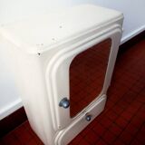 Medicine cabinet of the 40s in sheet metal