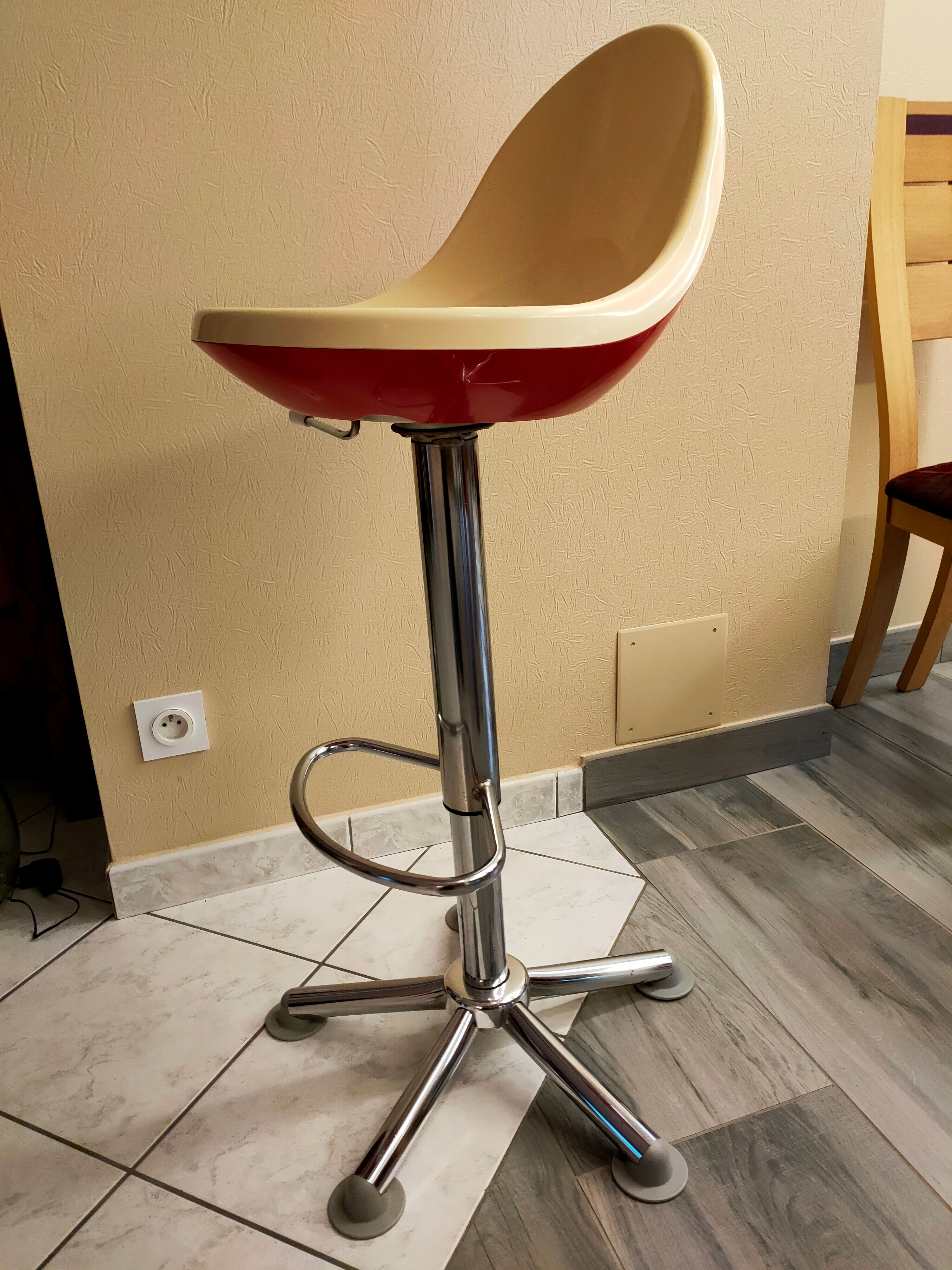 Armet Greta vintage bar stool