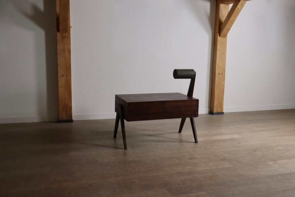 Bureau Pierre Jeanneret avec lampe intégrée, Chandigarh, années 1950