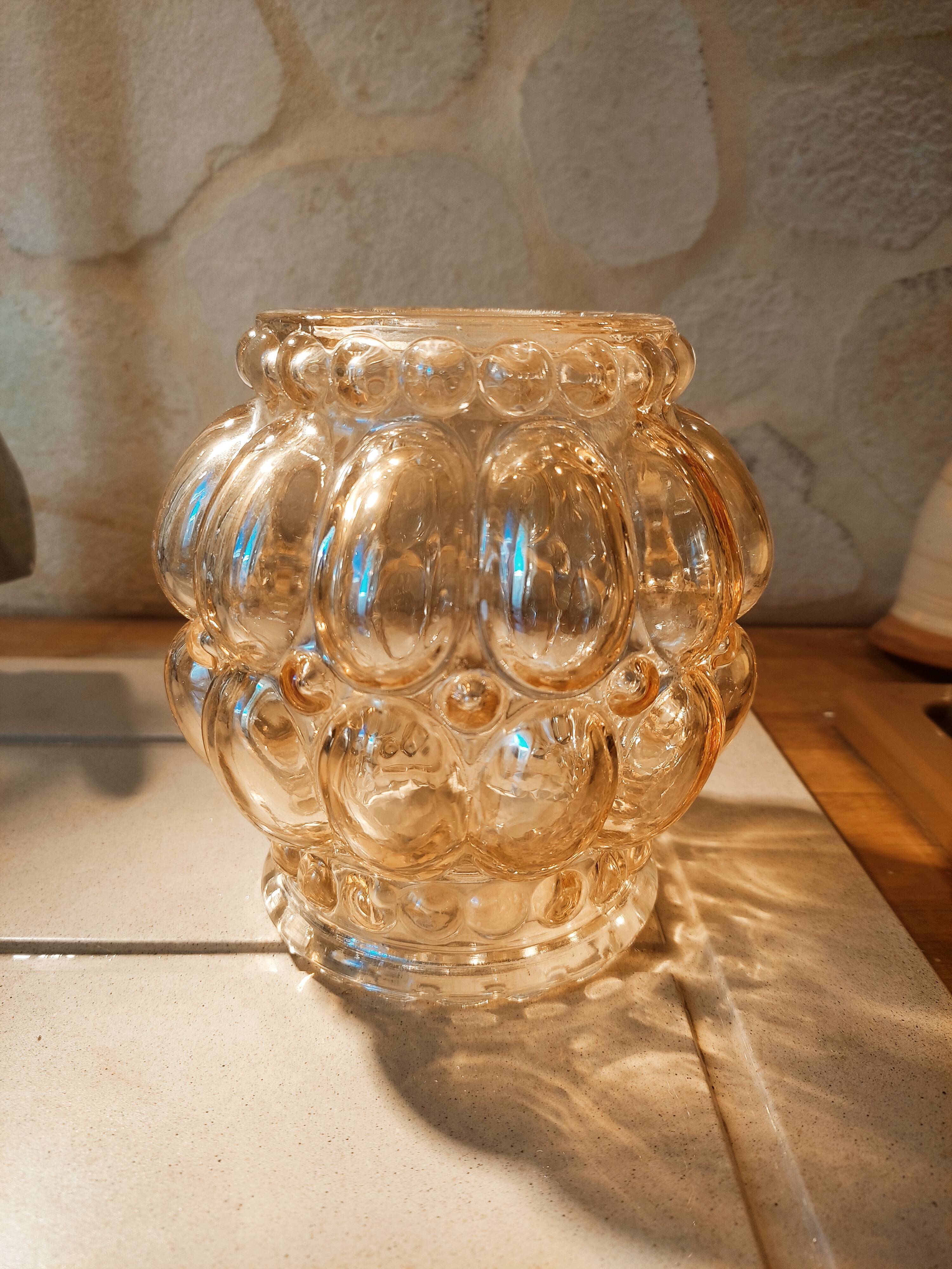 Tulip in iridescent golden glass