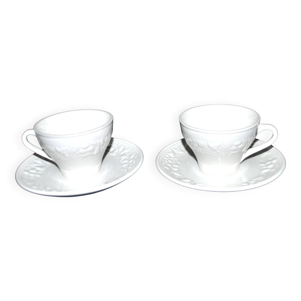 Lot 2 tasses moulée en faïence Opaque de Sarreguemines