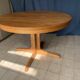 Table ronde en bois avec piétement style Baumann
