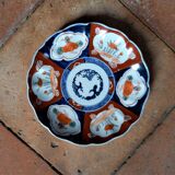 Antique plate in polychrome porcelain IMARI, Japan, red, orange and blue floral decoration.