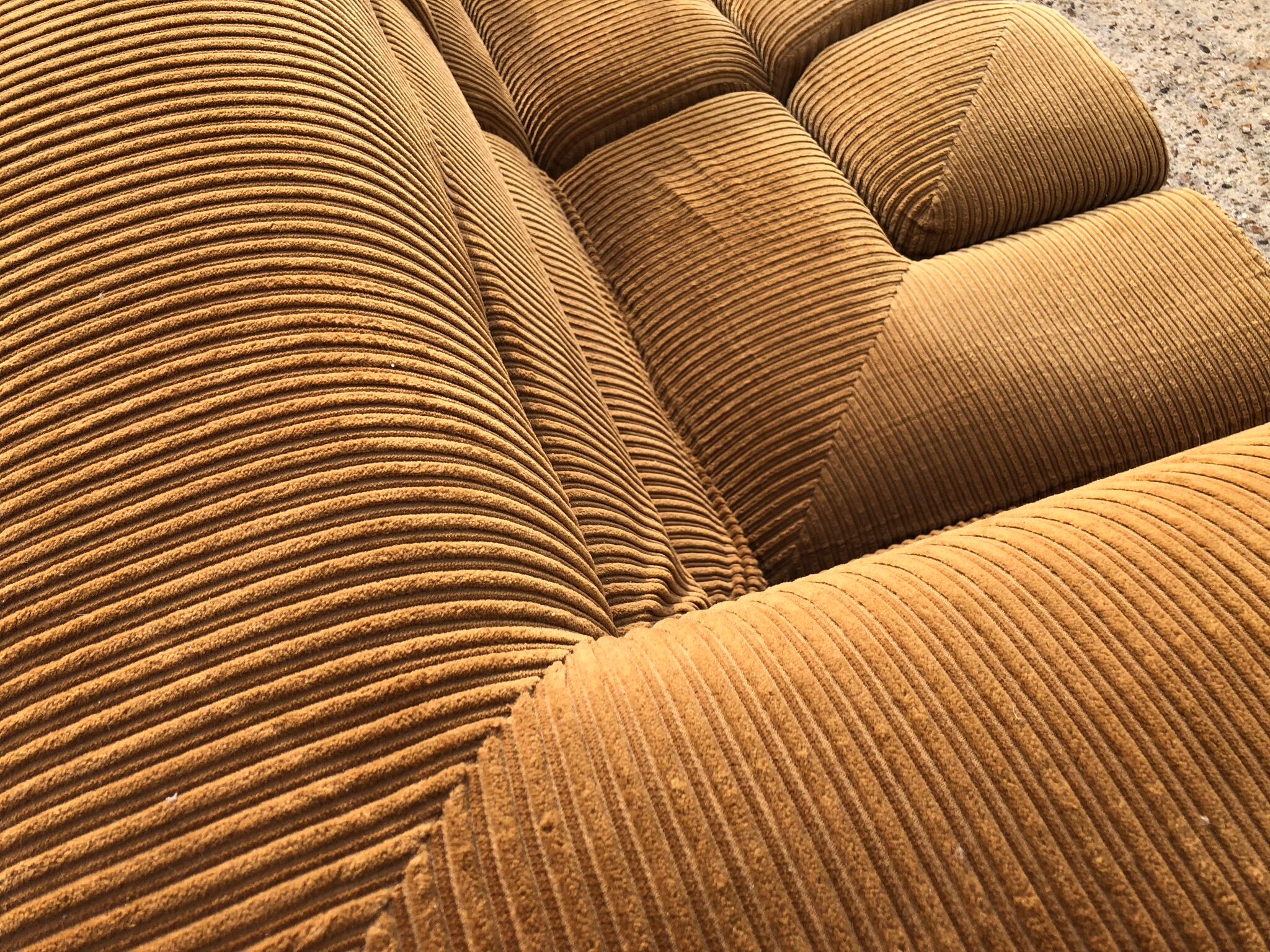 Sofa in velvet vintage