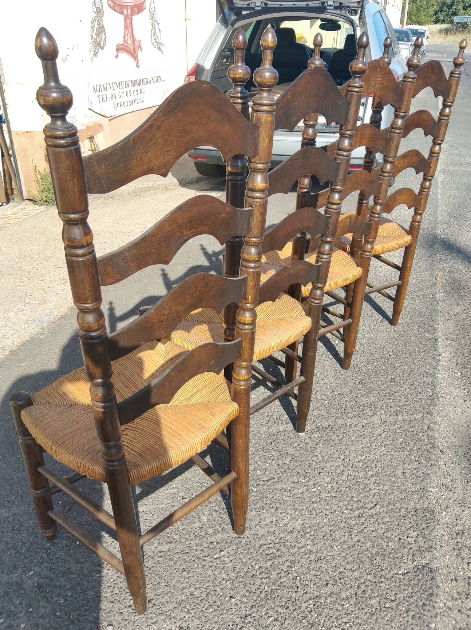 Série de 4 chaises en chêne à haut dossier