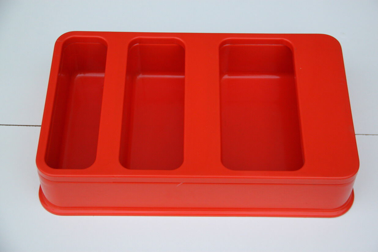 Plastic shelf design Jean Claude Maugirard, published by Formag, distributed by Prisunic