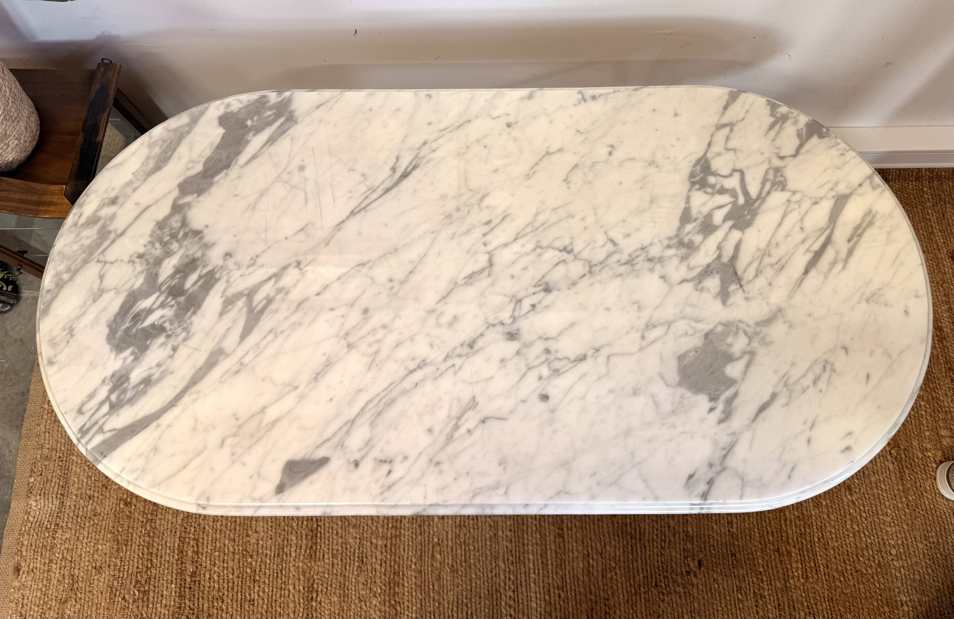 Table bistrot italienne en marbre et fonte