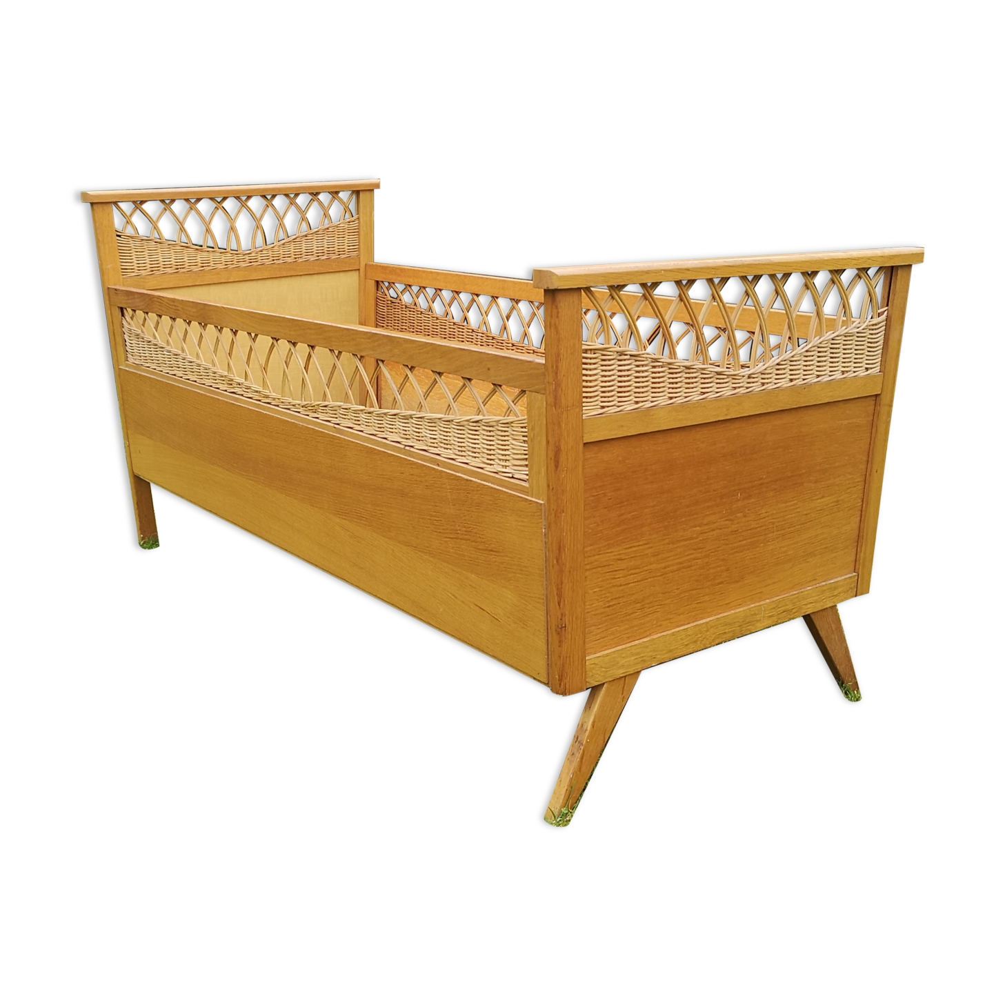 Lit bébé enfant rotin pieds compas 50 60 vintage
