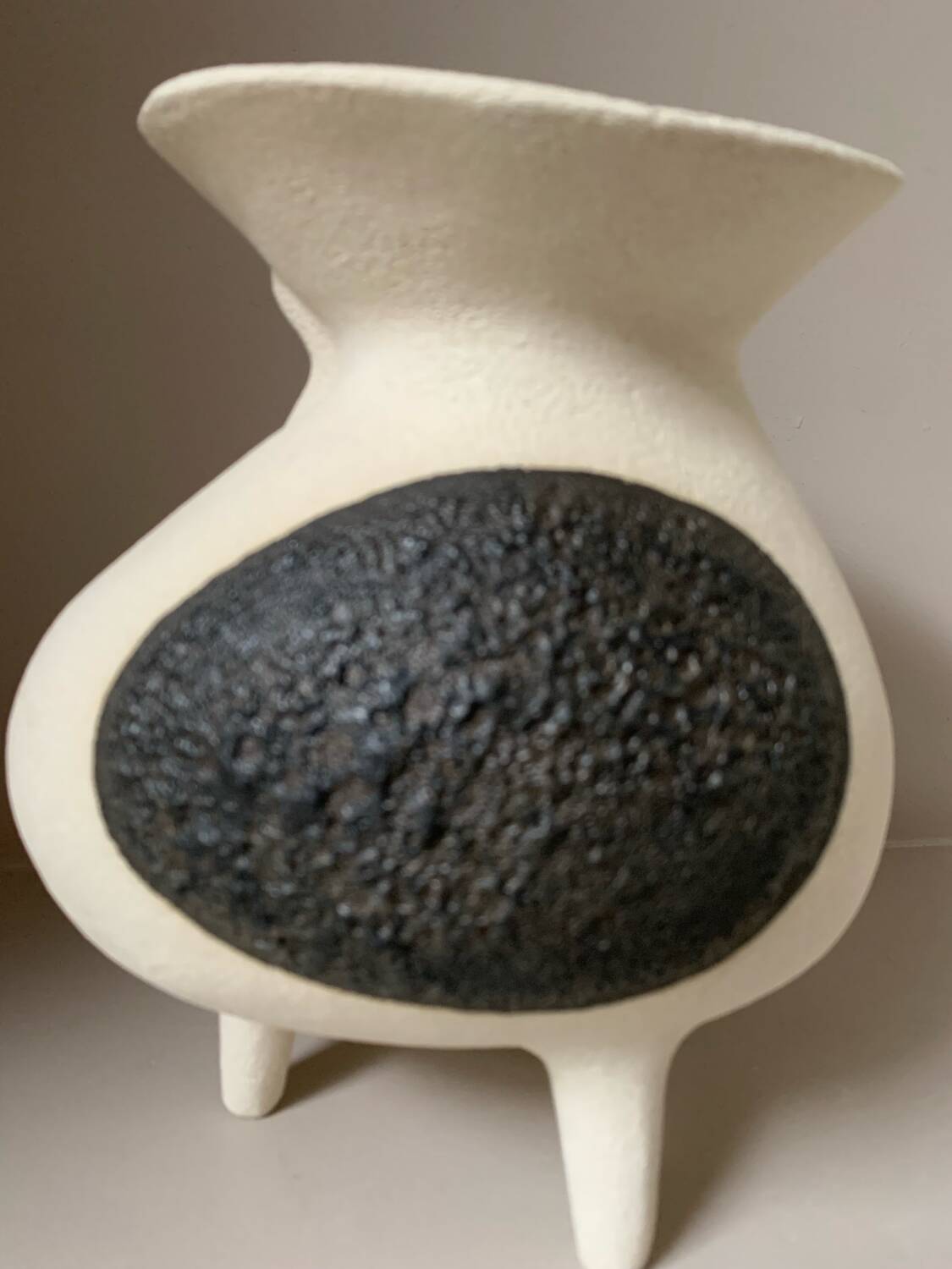 Vase en grès blanc