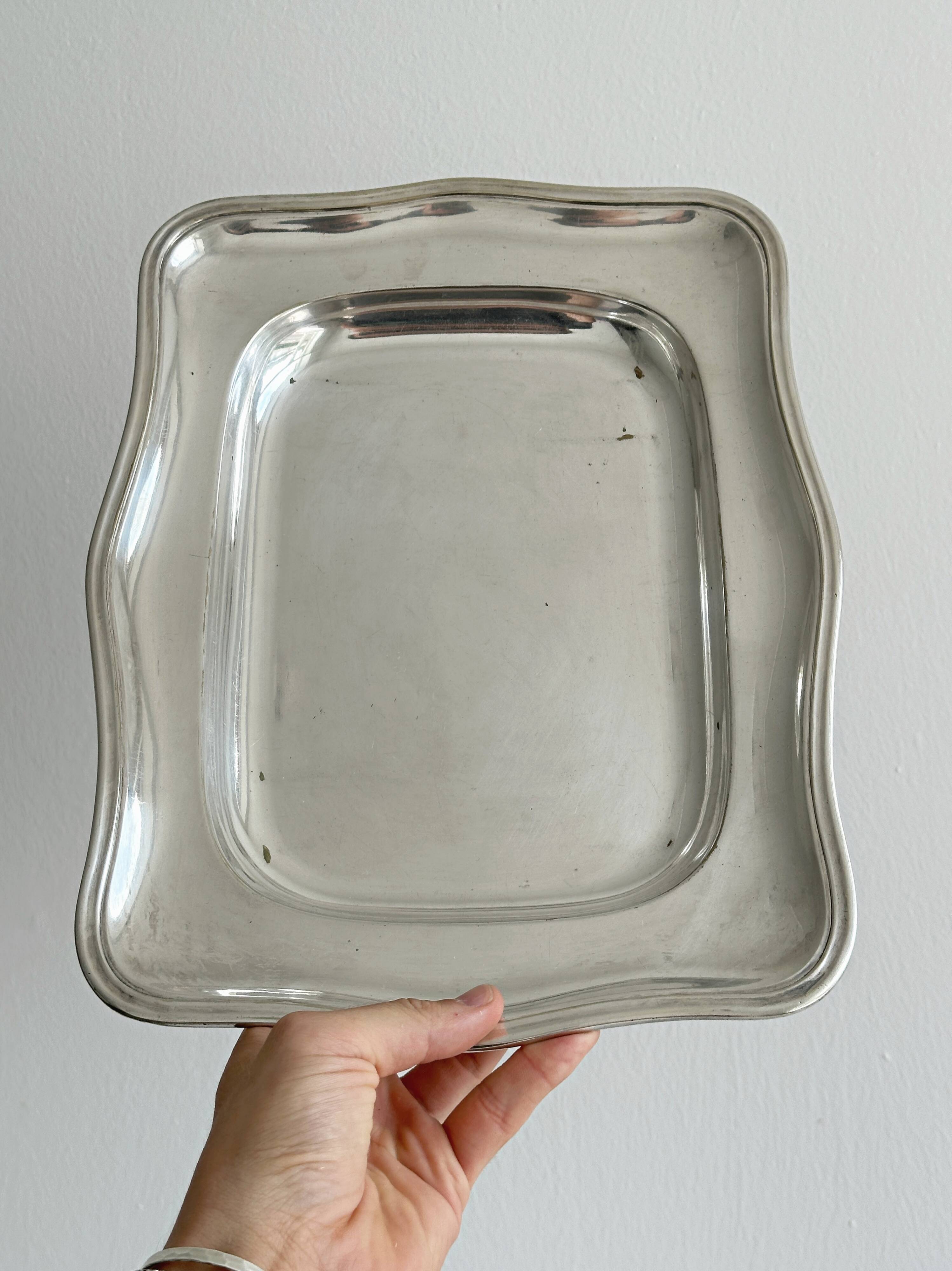 Plat de service en métal argenté
