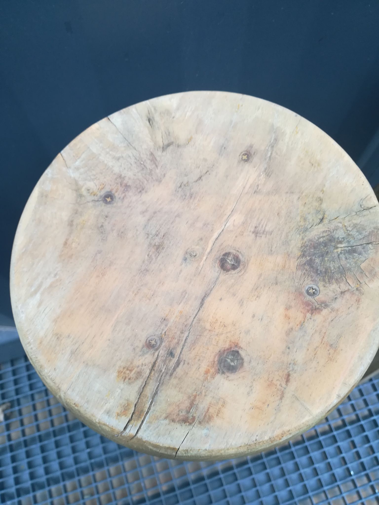 Duo de sellettes en bois brut