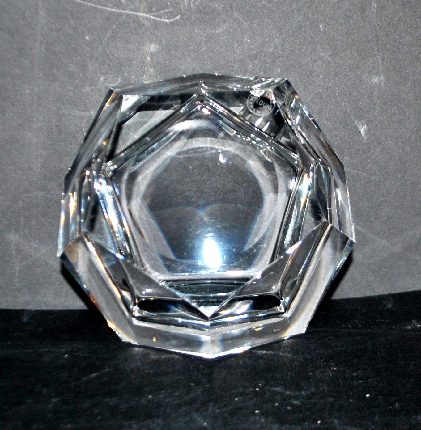 Faceted cut crystal ashtray signed SAINT-LOUIS
