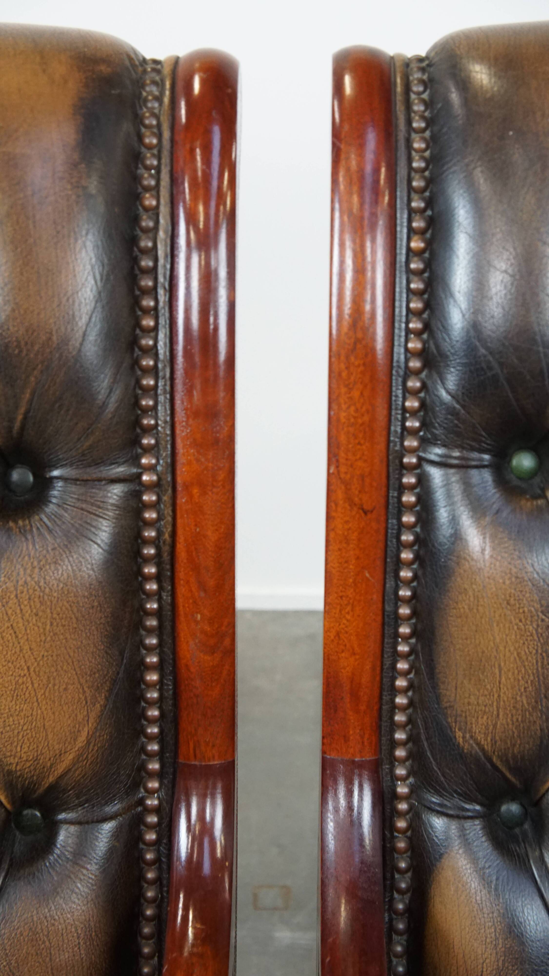 Set of 2 Green Leather English Chesterfield Armchairs Combined with wood