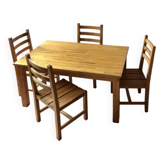 Table en pin et ses 4 chaises assorties