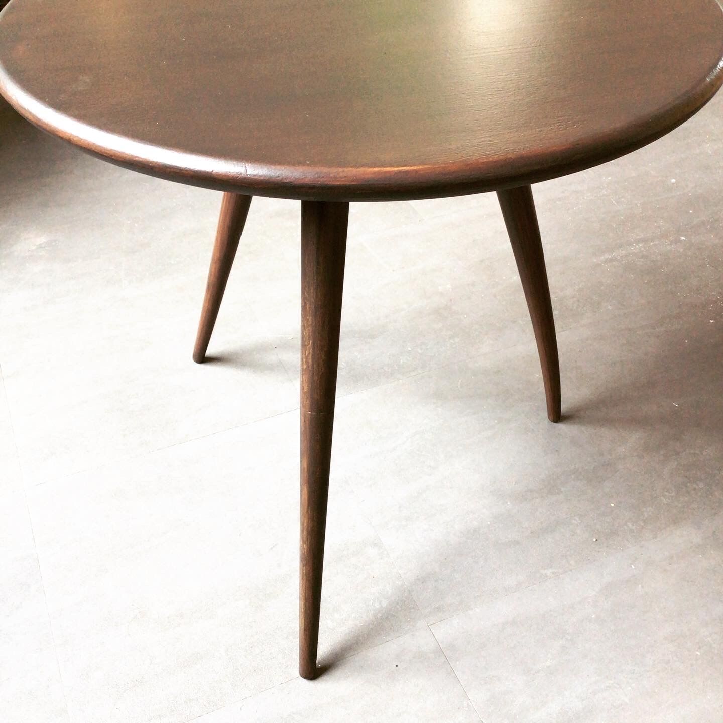 Coffee table round compass feet