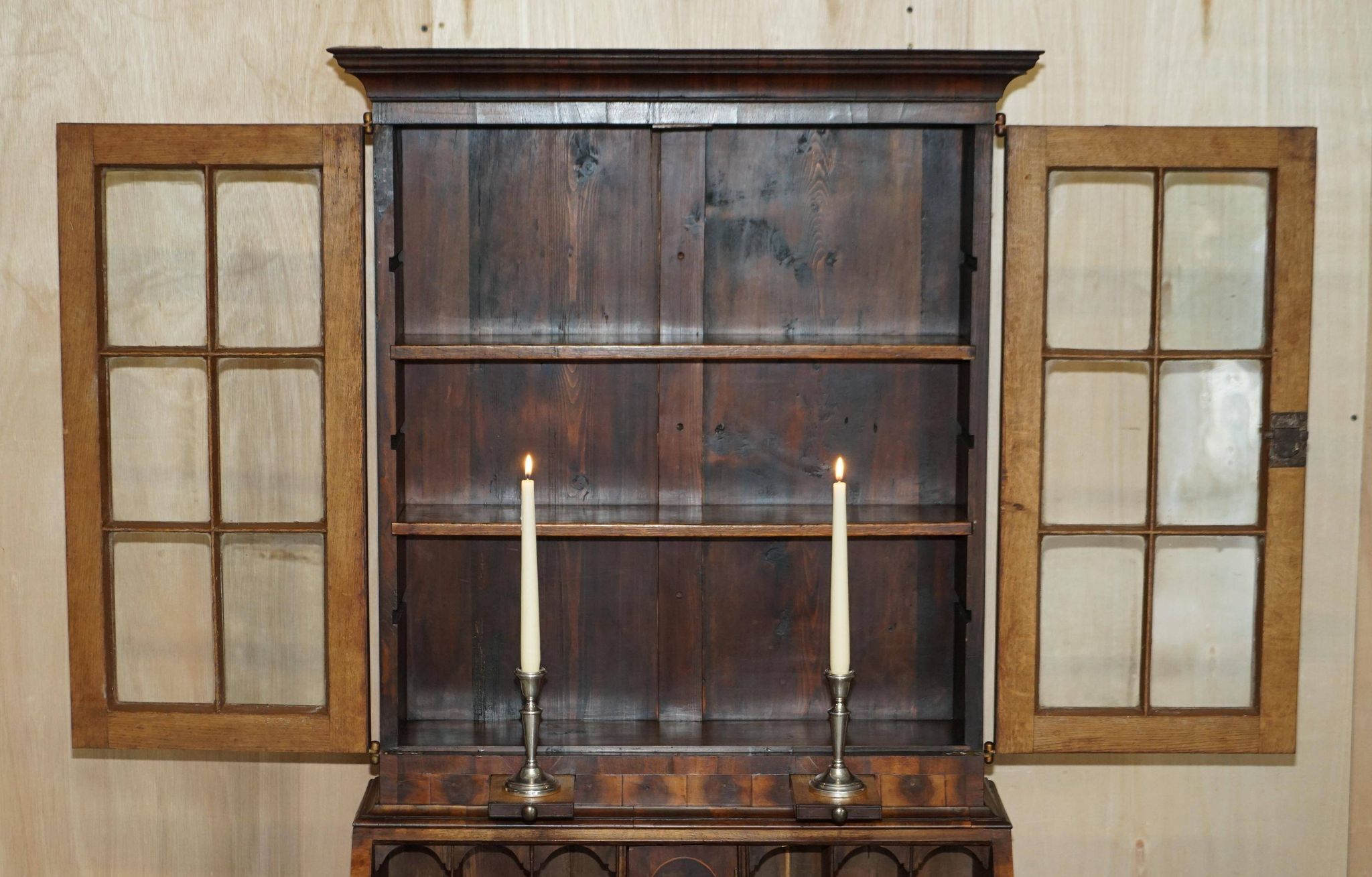 Antique Georgian Display Cabinet in Oyster Veneer circa 1780