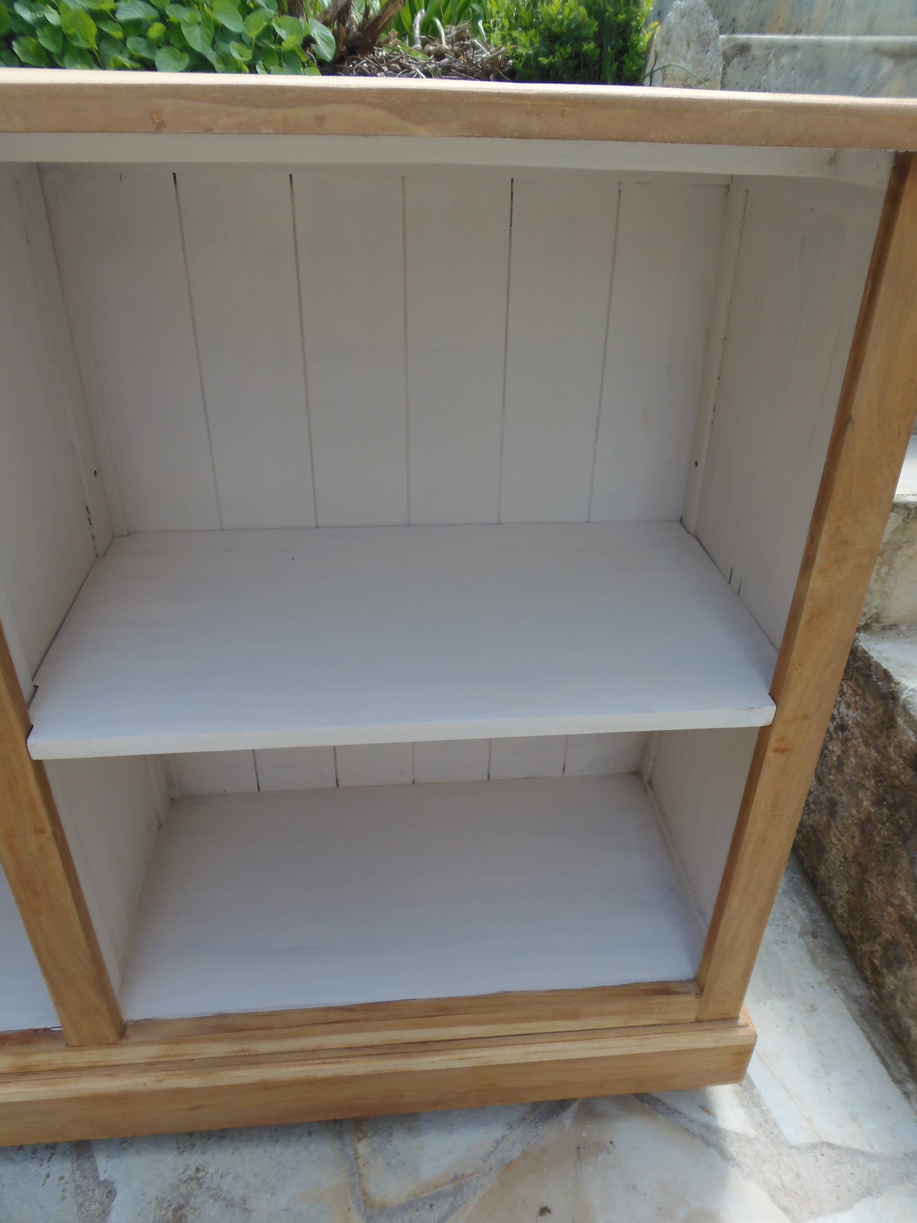 Raw wood craft furniture, pearl gray interior.