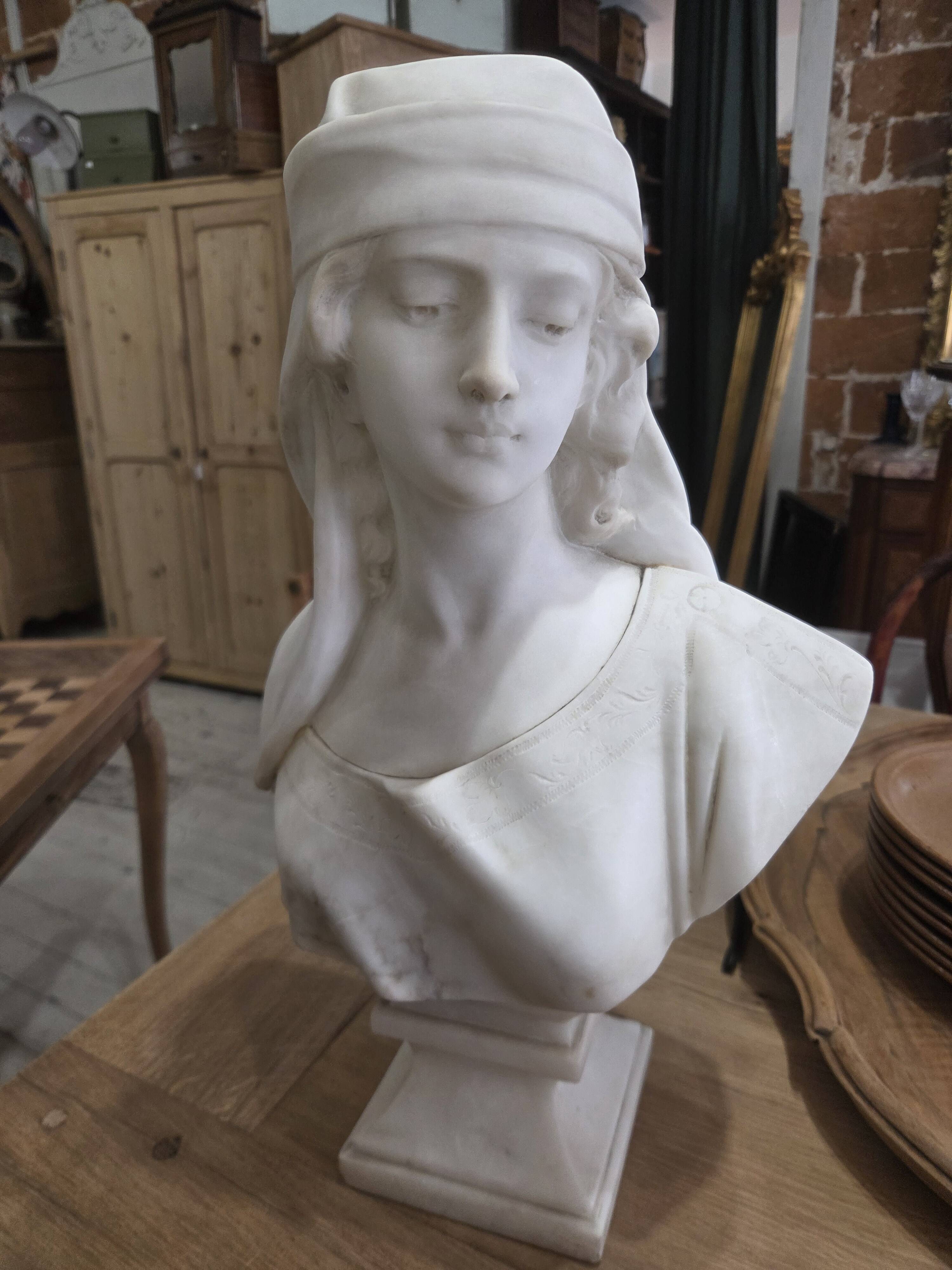 PUCI bust in Carrara marble