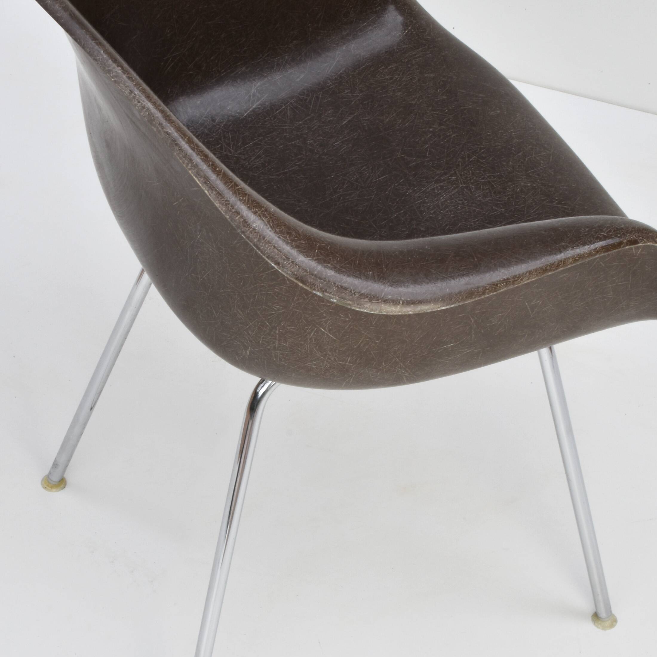 Fauteuil Eames DAX fibre de verre édition Vitra des années 60/70