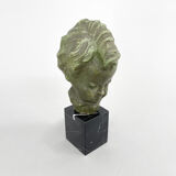 Sculpture des années 1940 sur socle en marbre par E. Patris, signée