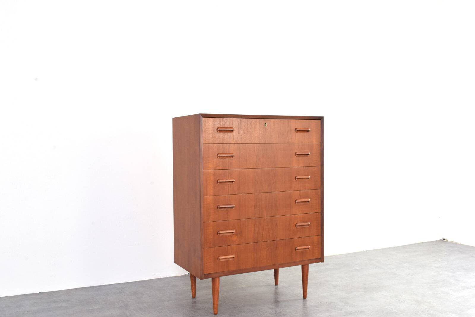 Commode en teck danois des années 1960.