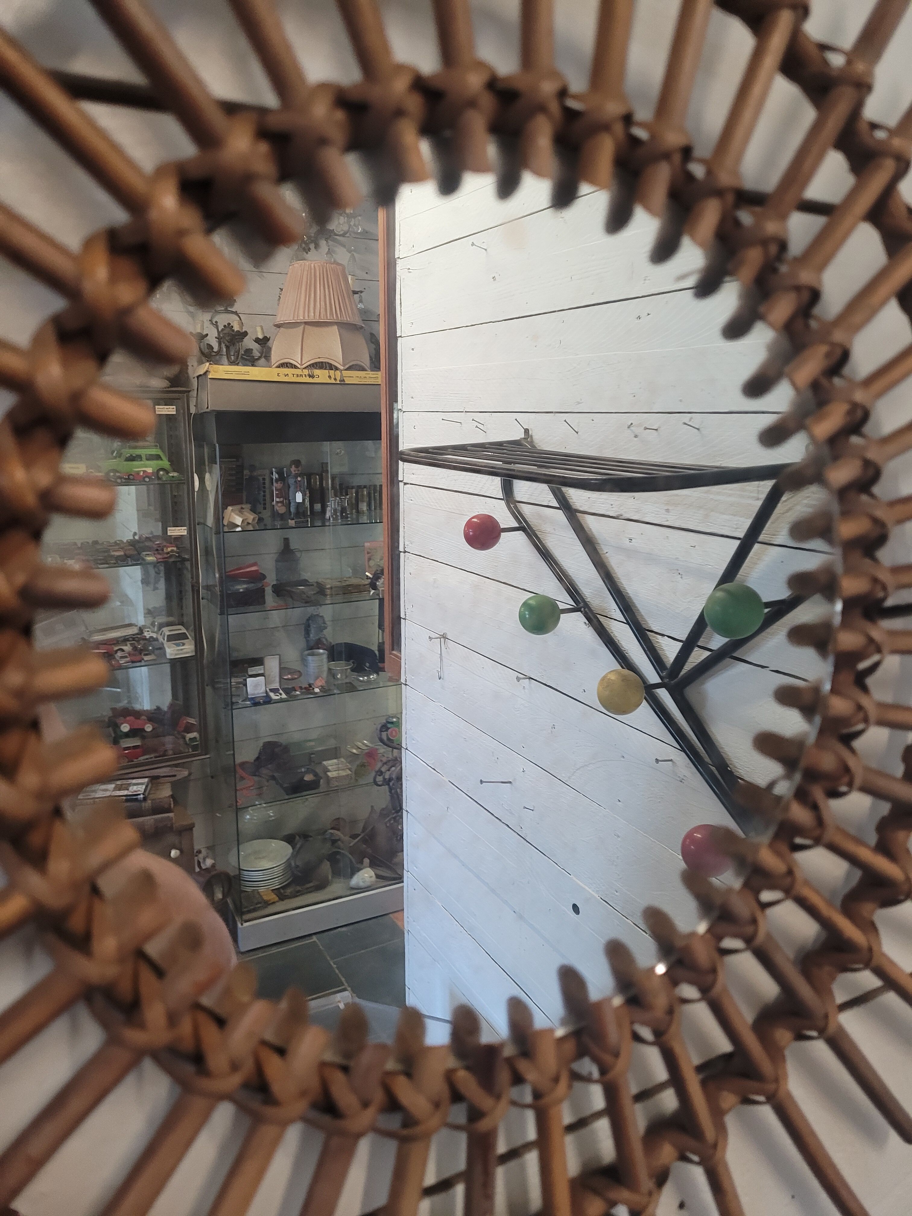 Miroir soleil en rotin des années 70
