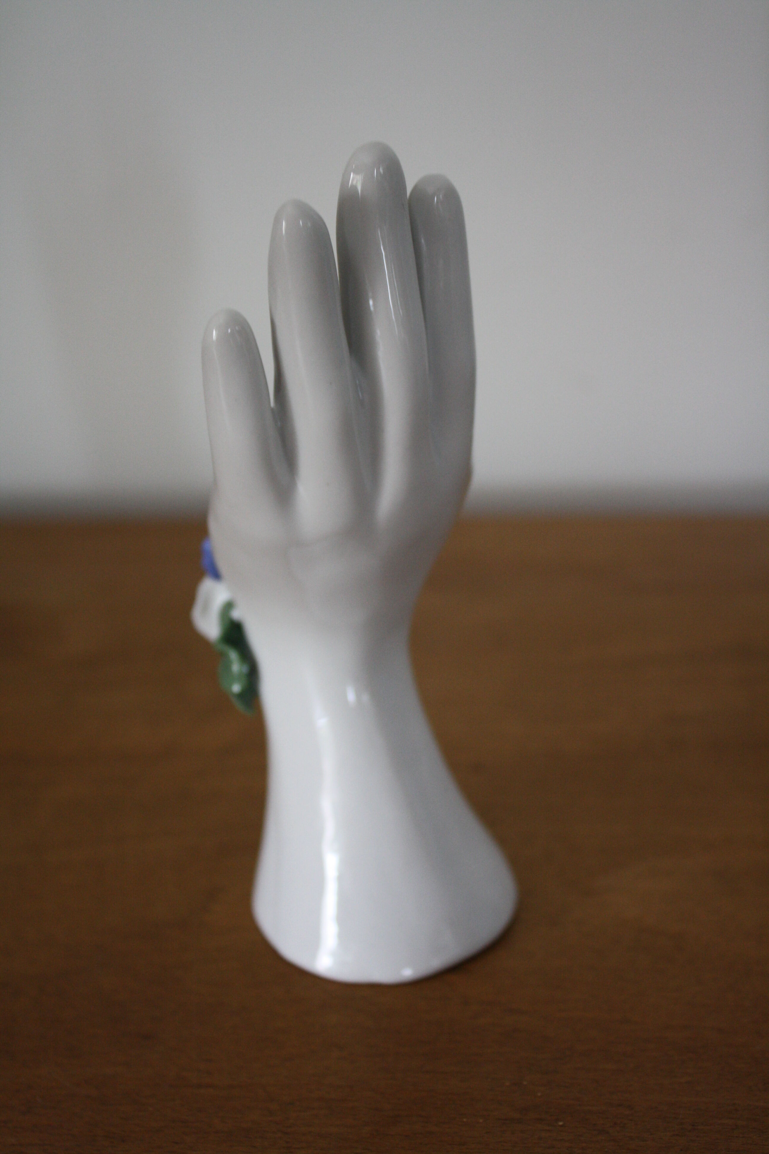 Hand-made vintage ceramic baguier