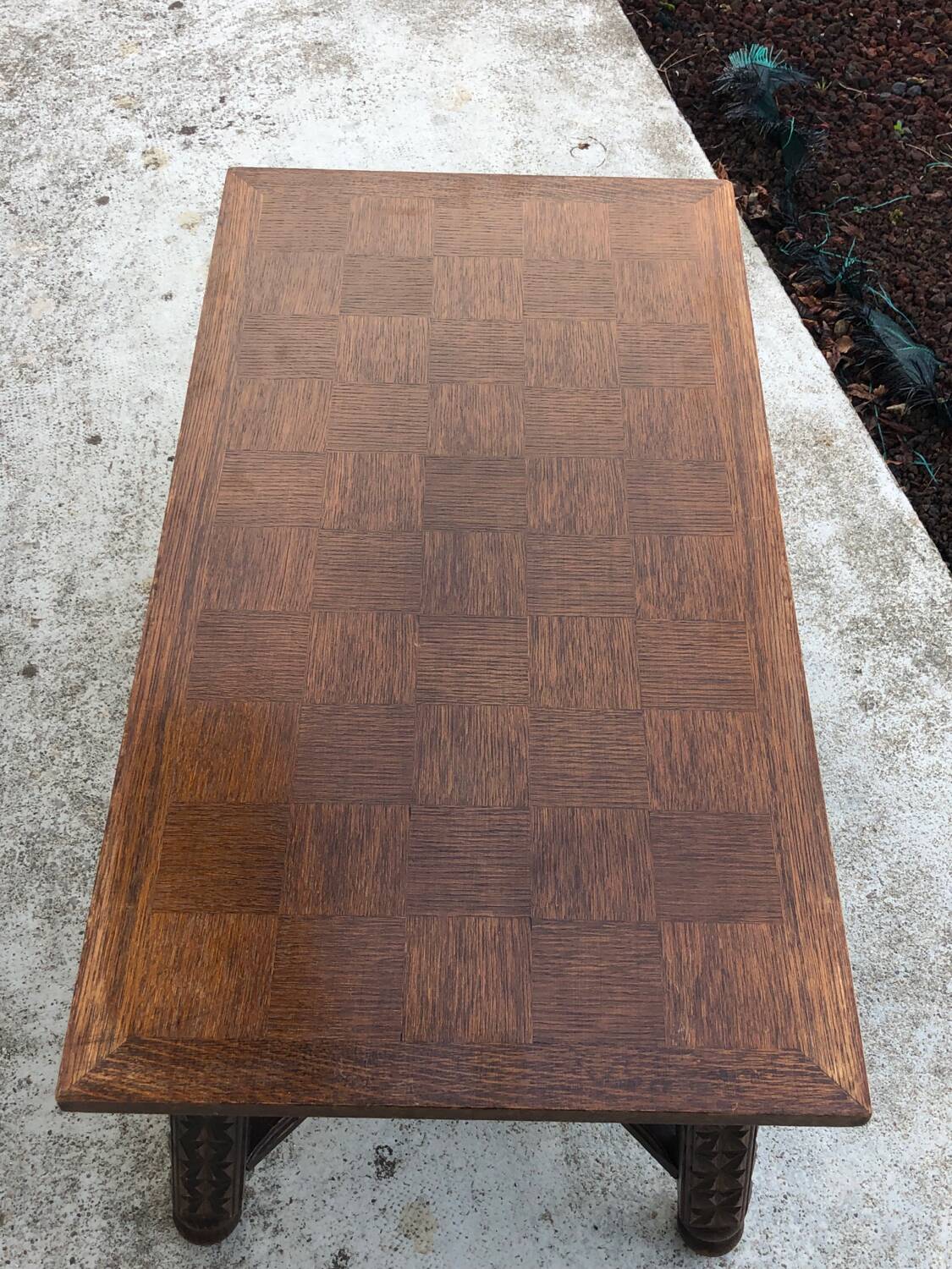 Very beautiful solid wood coffee table with pretty sculpture