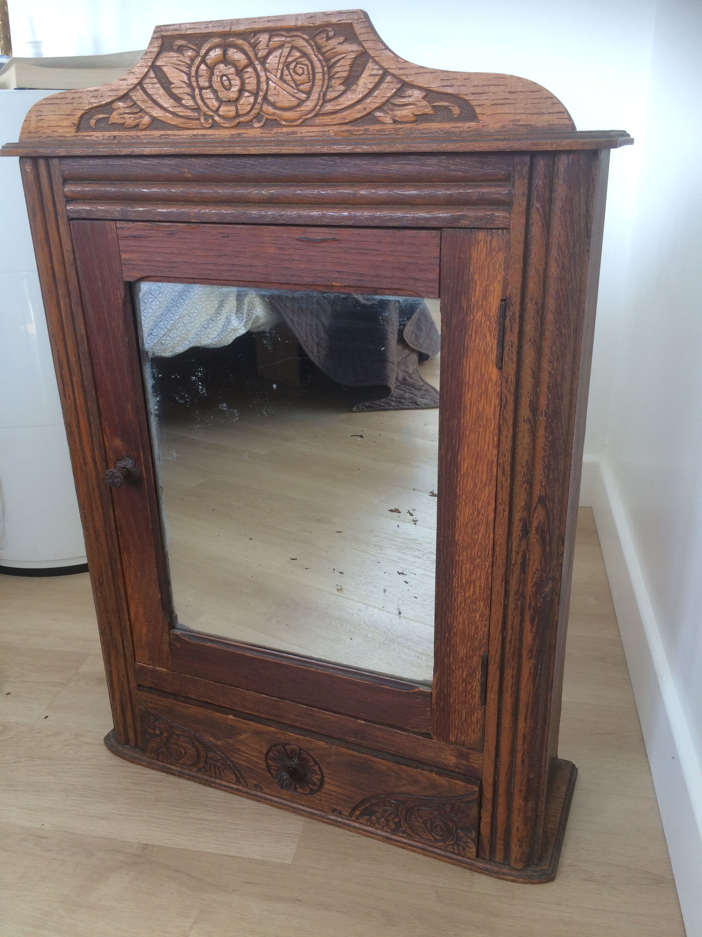 Armoire murale ancienne