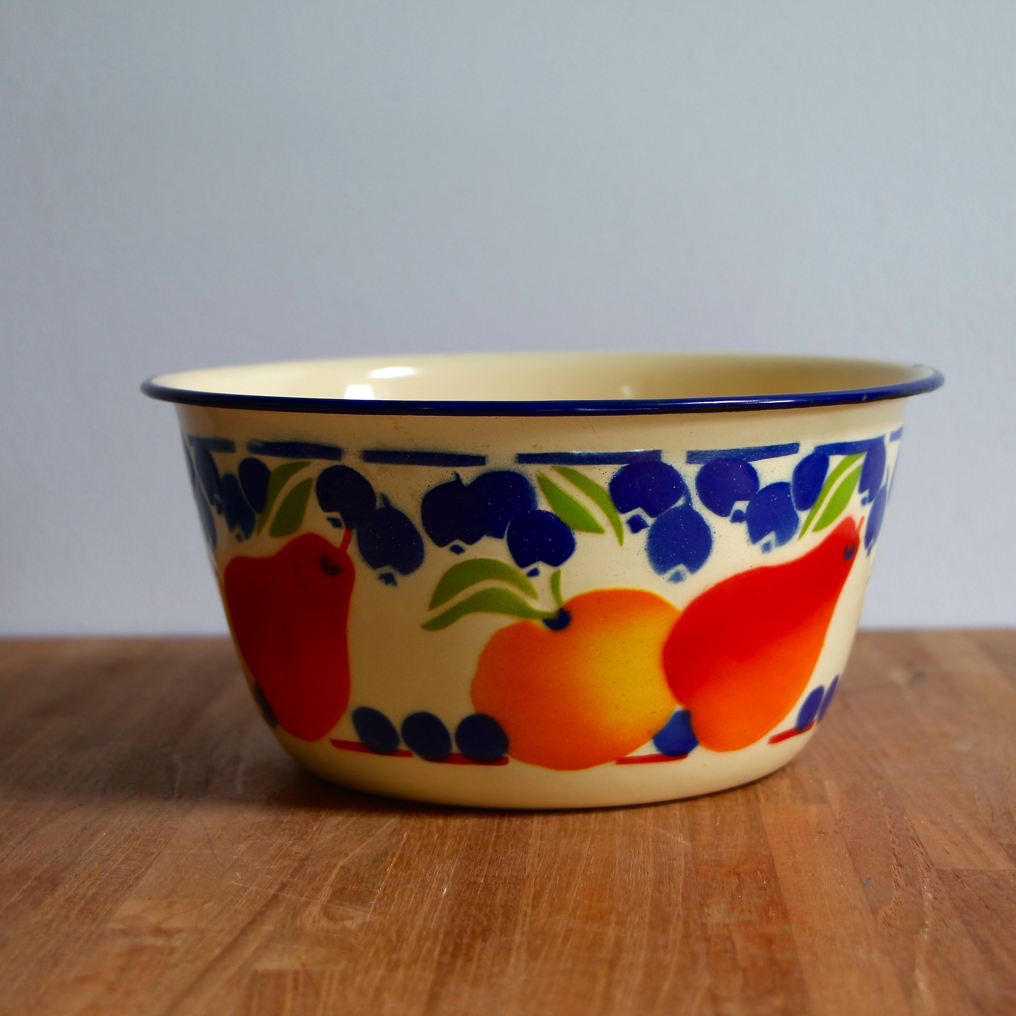 Enamel salad bowl