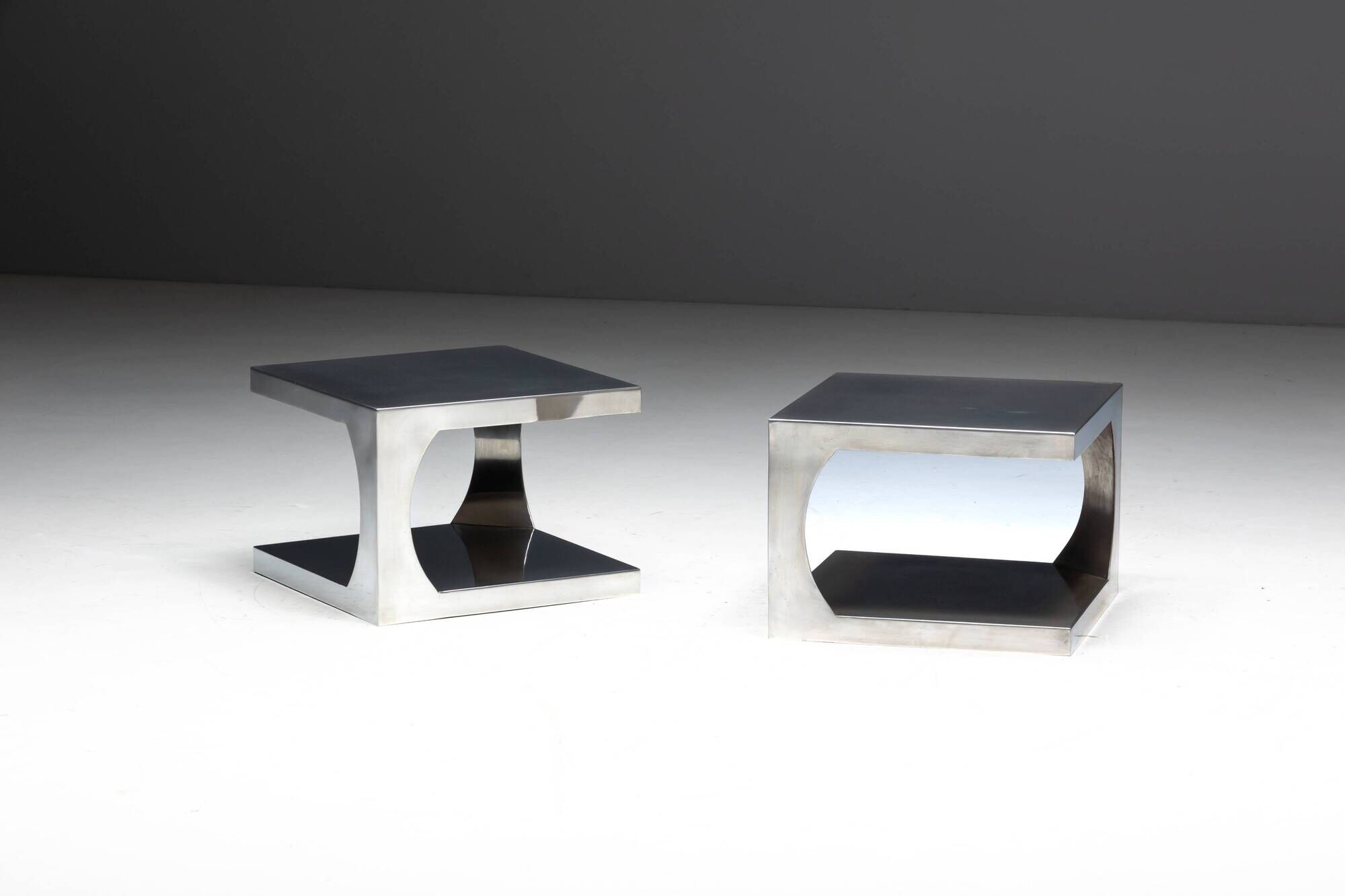Tables d'appoint modernistes en aluminium, Italie, années 1970