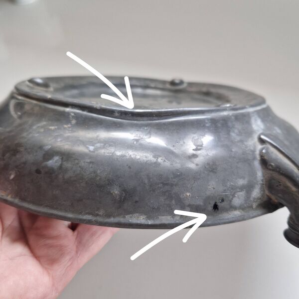 Assiette chauffante antique en ceramique et metal p et b pinder and bourne