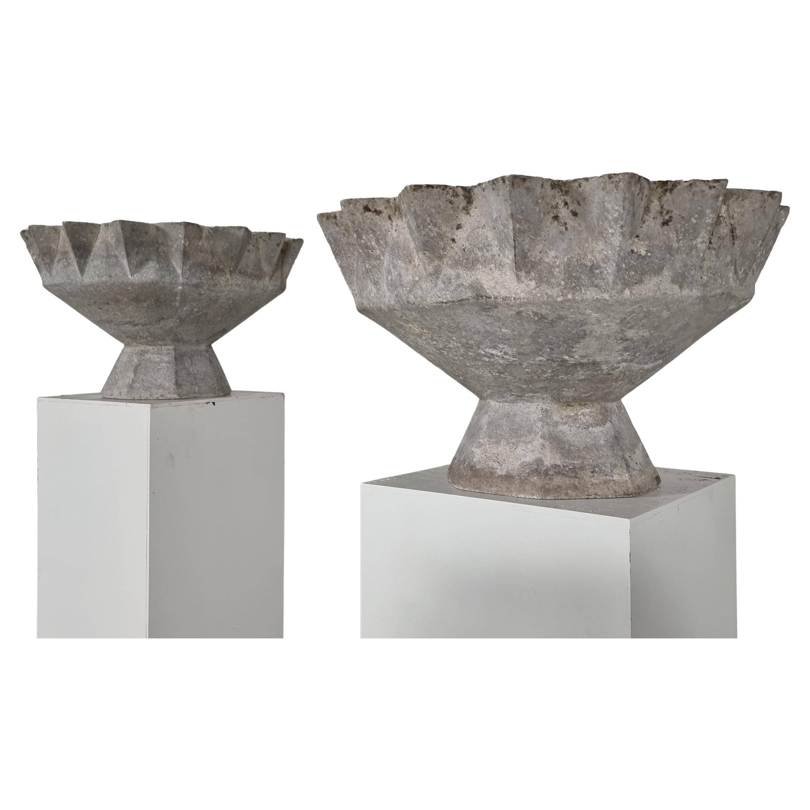 Set of 2 chalice-shaped planters by Willy Guhl, 1970.