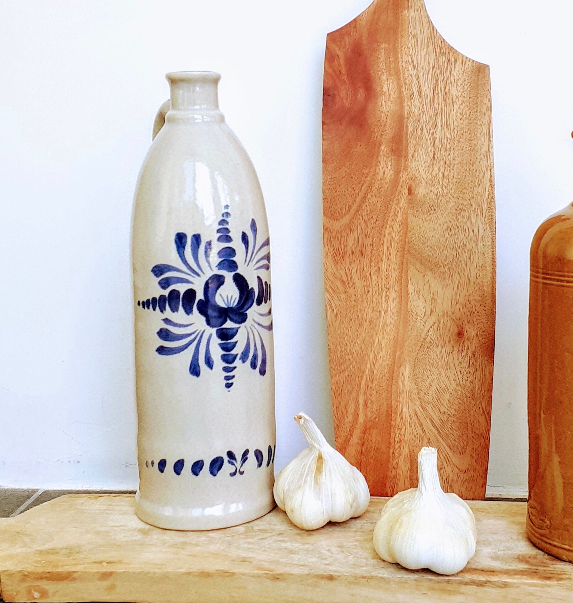 Bottle sandstone blue flower