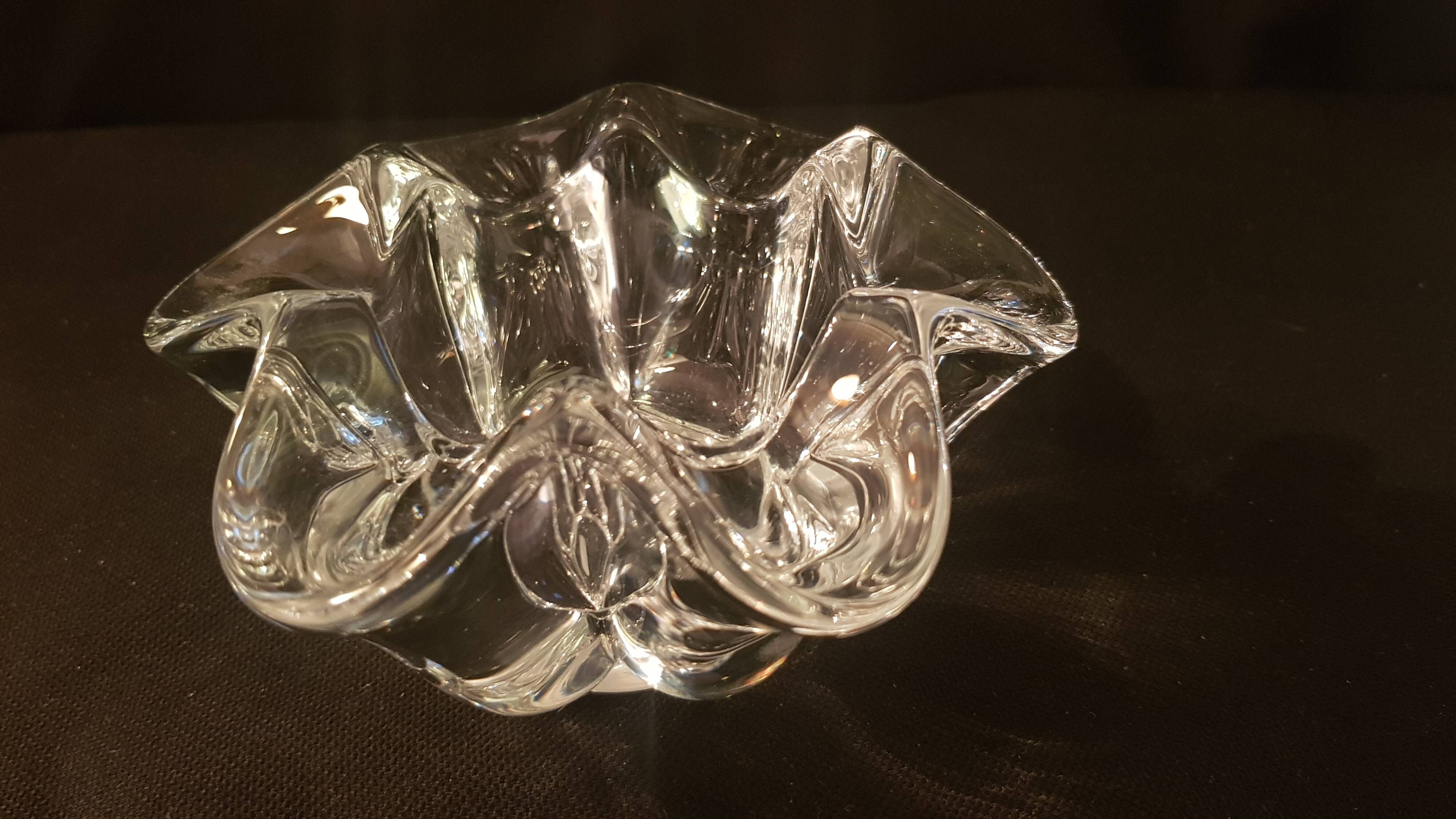 Corolla-shaped ashtray and pocket tray, Vannes Le Chatel crystal.