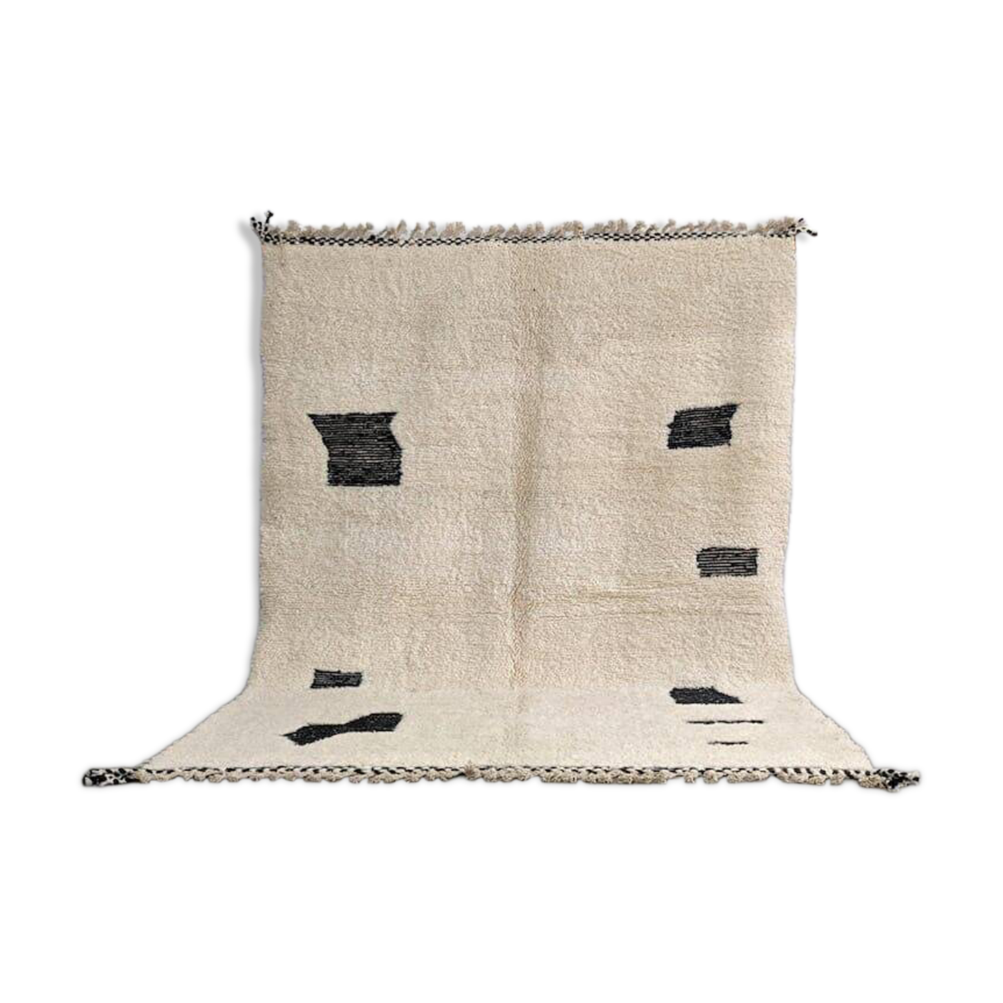 Beni Ourain carpet from the Atlas, made with traditional artisanal craftsmanship.