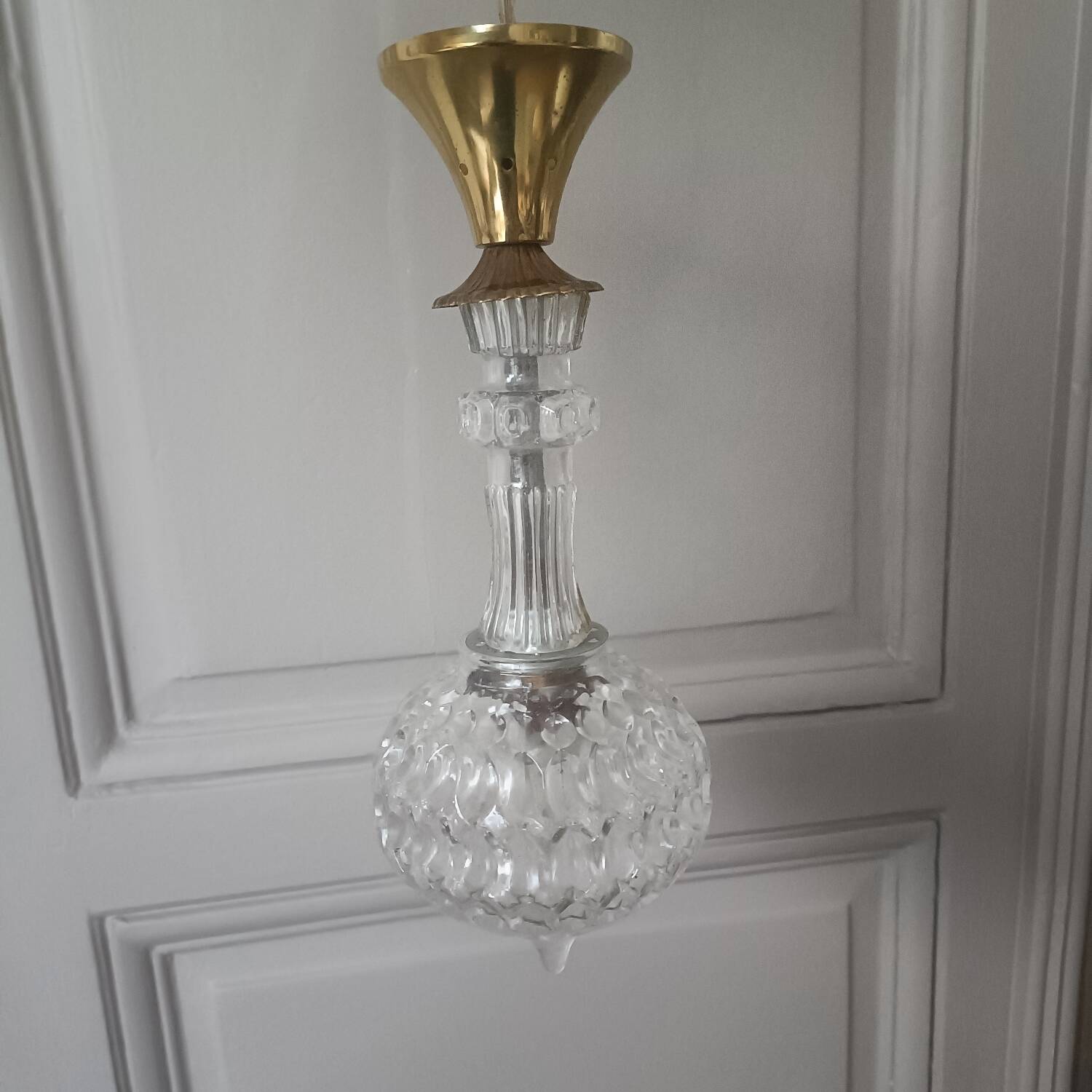 Suspension verre moulé et laiton