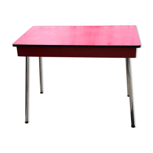 Table formica rouge vers