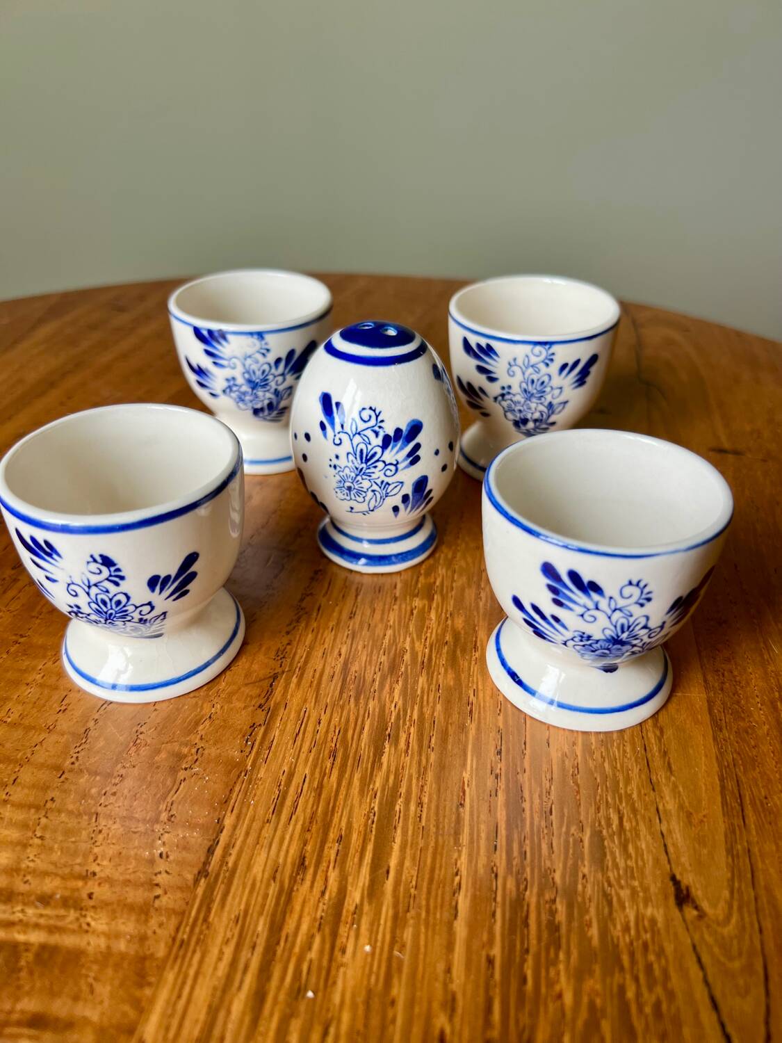 Set of 4 vintage egg cups and salt shaker in blue Delft pottery.