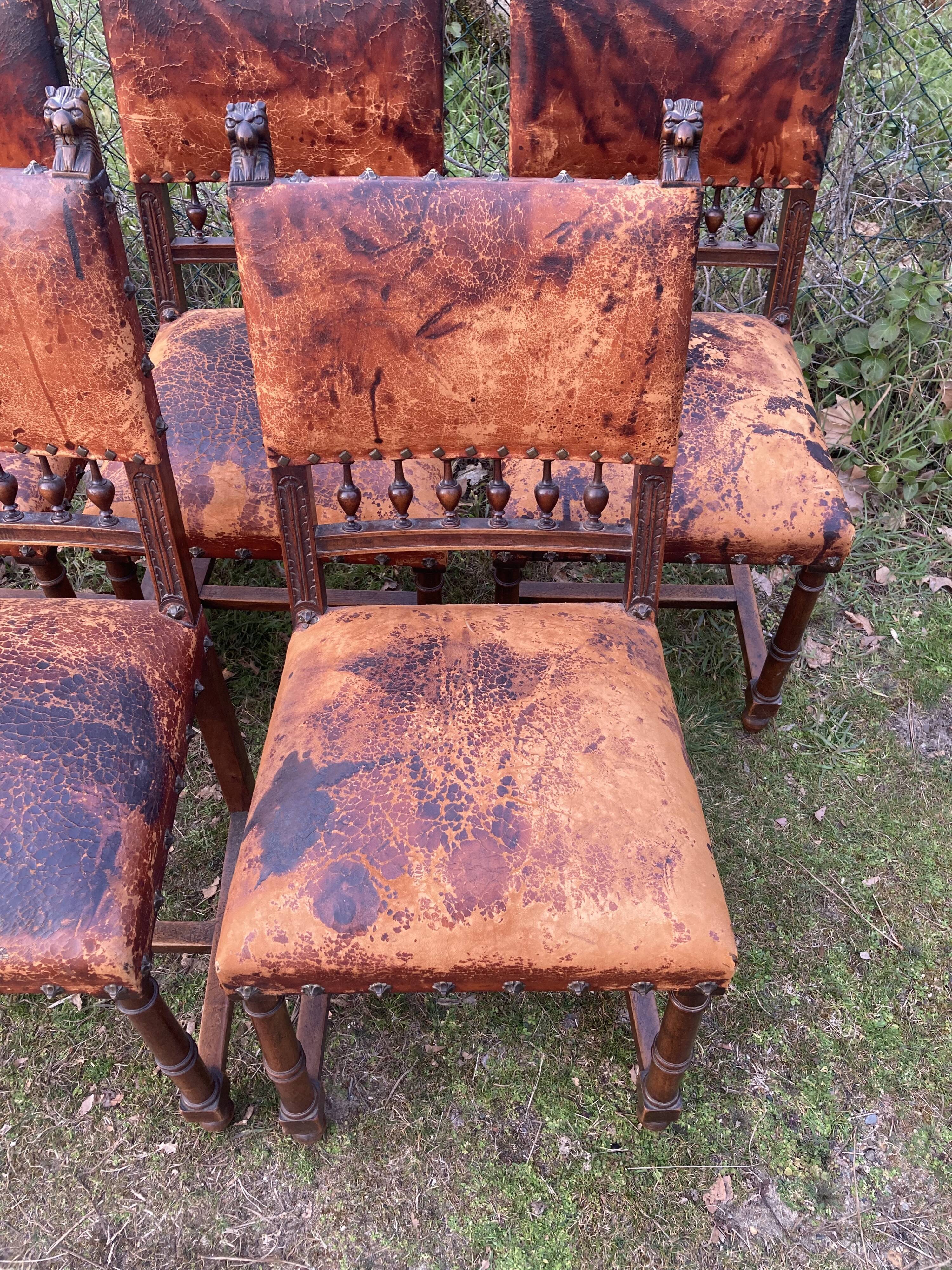 5 chaises Henri II en bois massif et cuir néo renaissance XIXème siècle