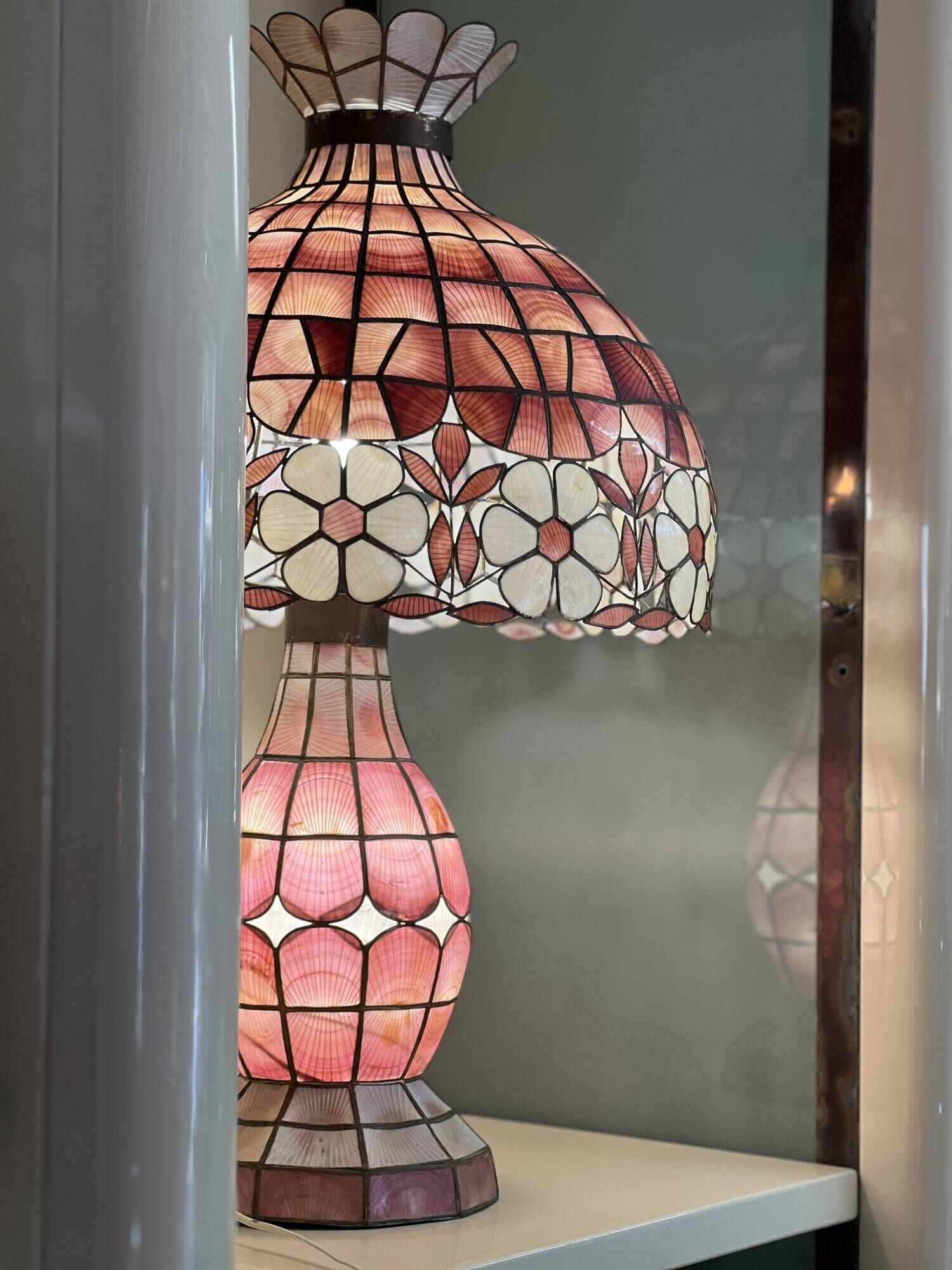 Tiffany-style lamp in mother-of-pearl.