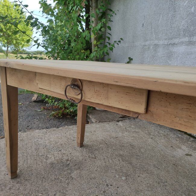 Farm table