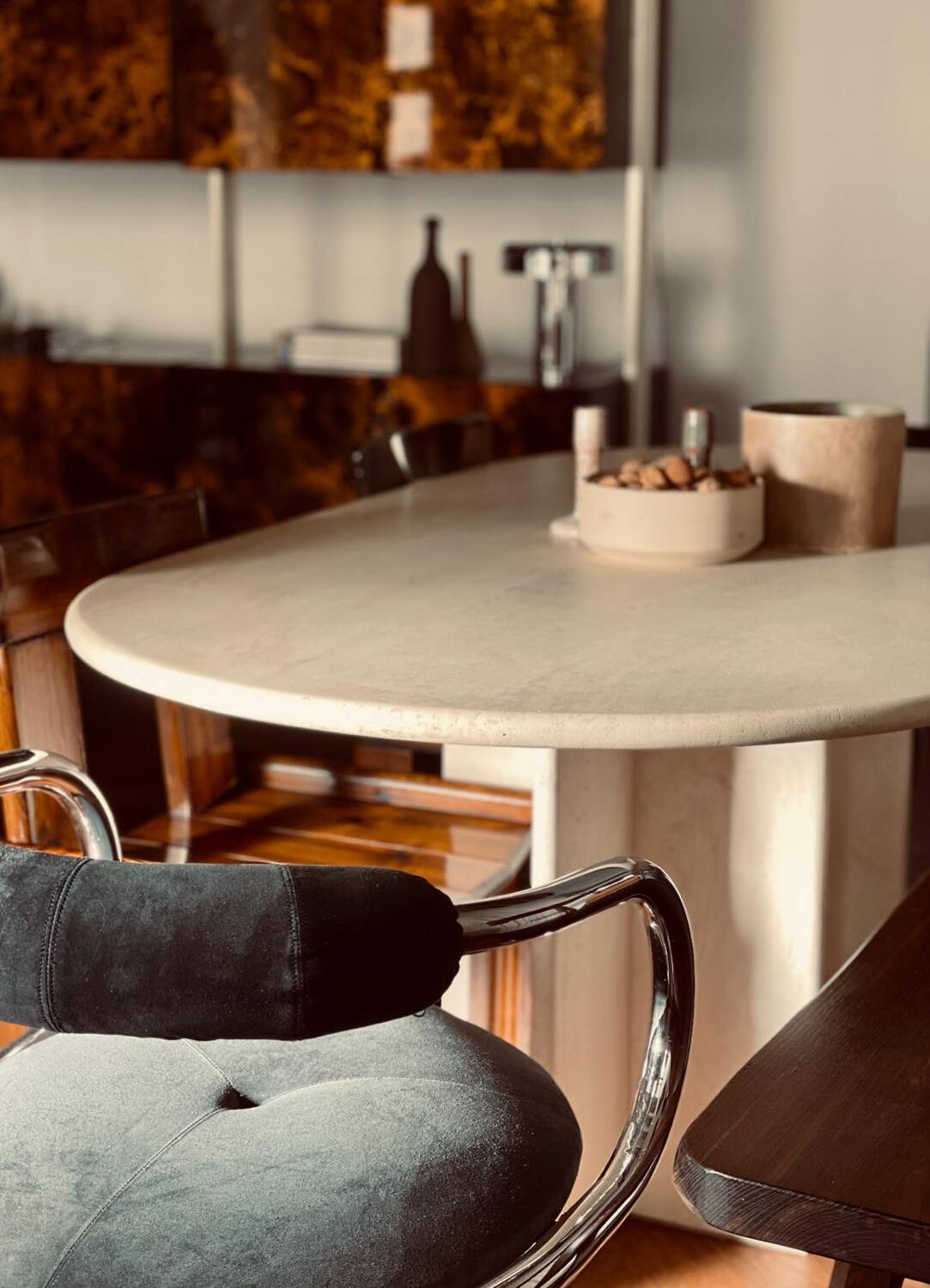 Table à manger Roche Bobois en travertin italien – Années 70/80