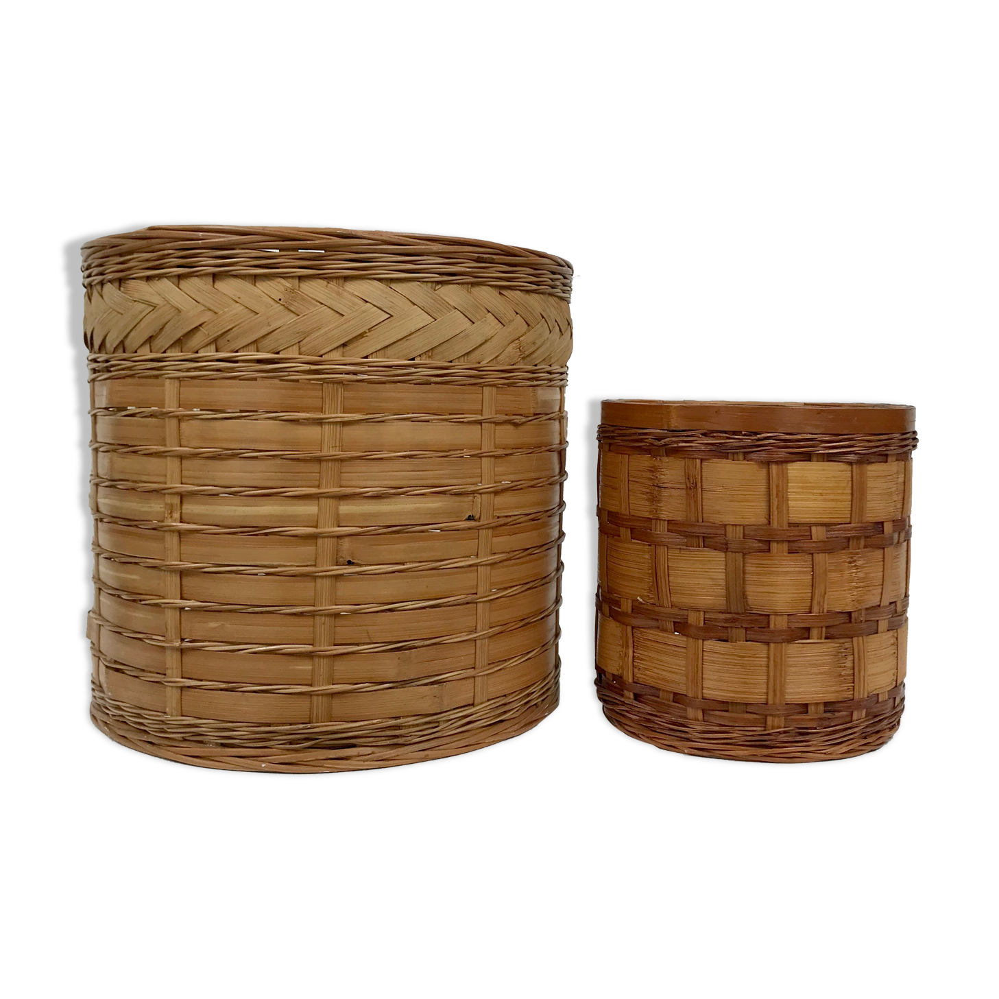Lot of two wicker baskets