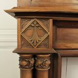 Cheminée gothique, bois, motif de salamandre, sorcière et ermire