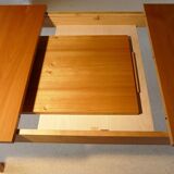 Extendable rectangular table in blond wood