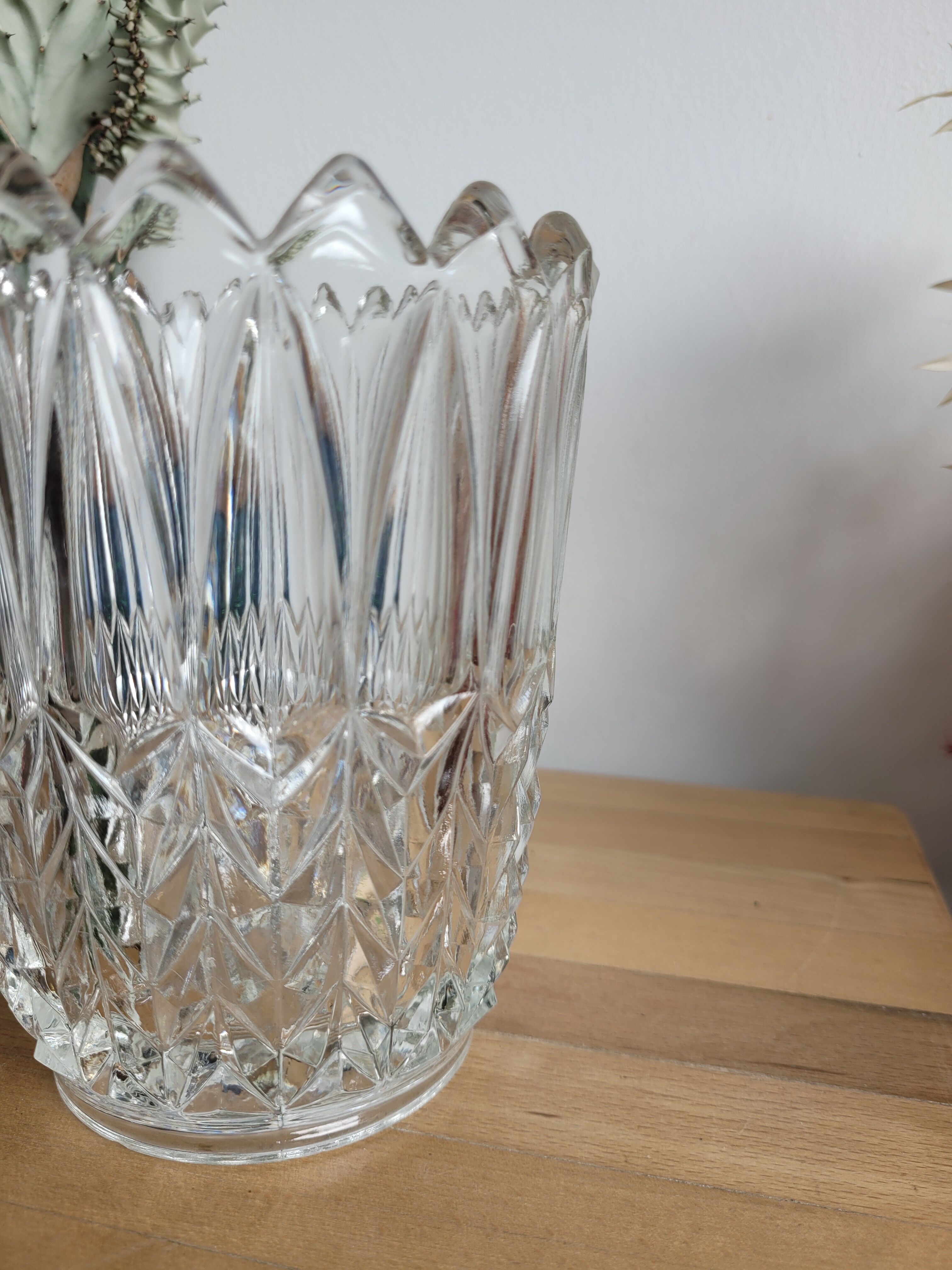Molded/chiseled glass vase