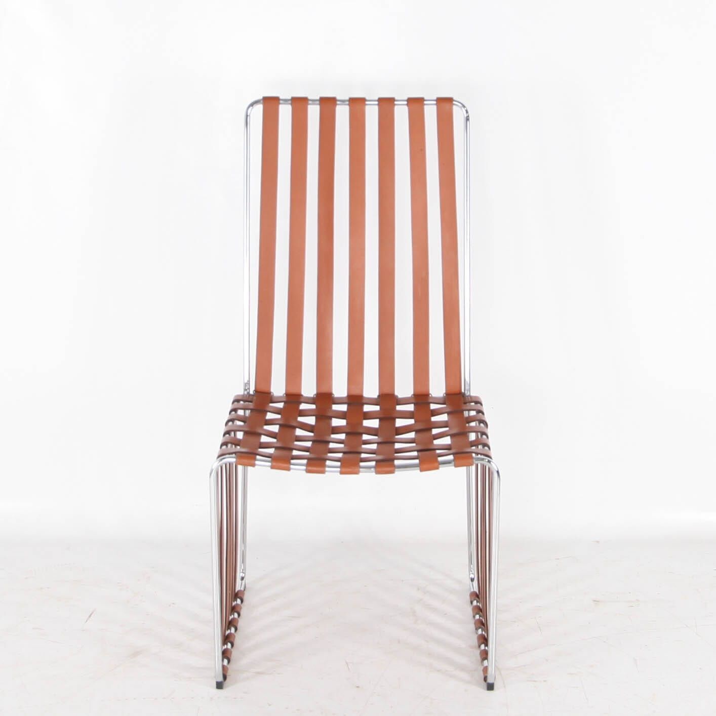 Suite de 6 chaises en cuir et chrome