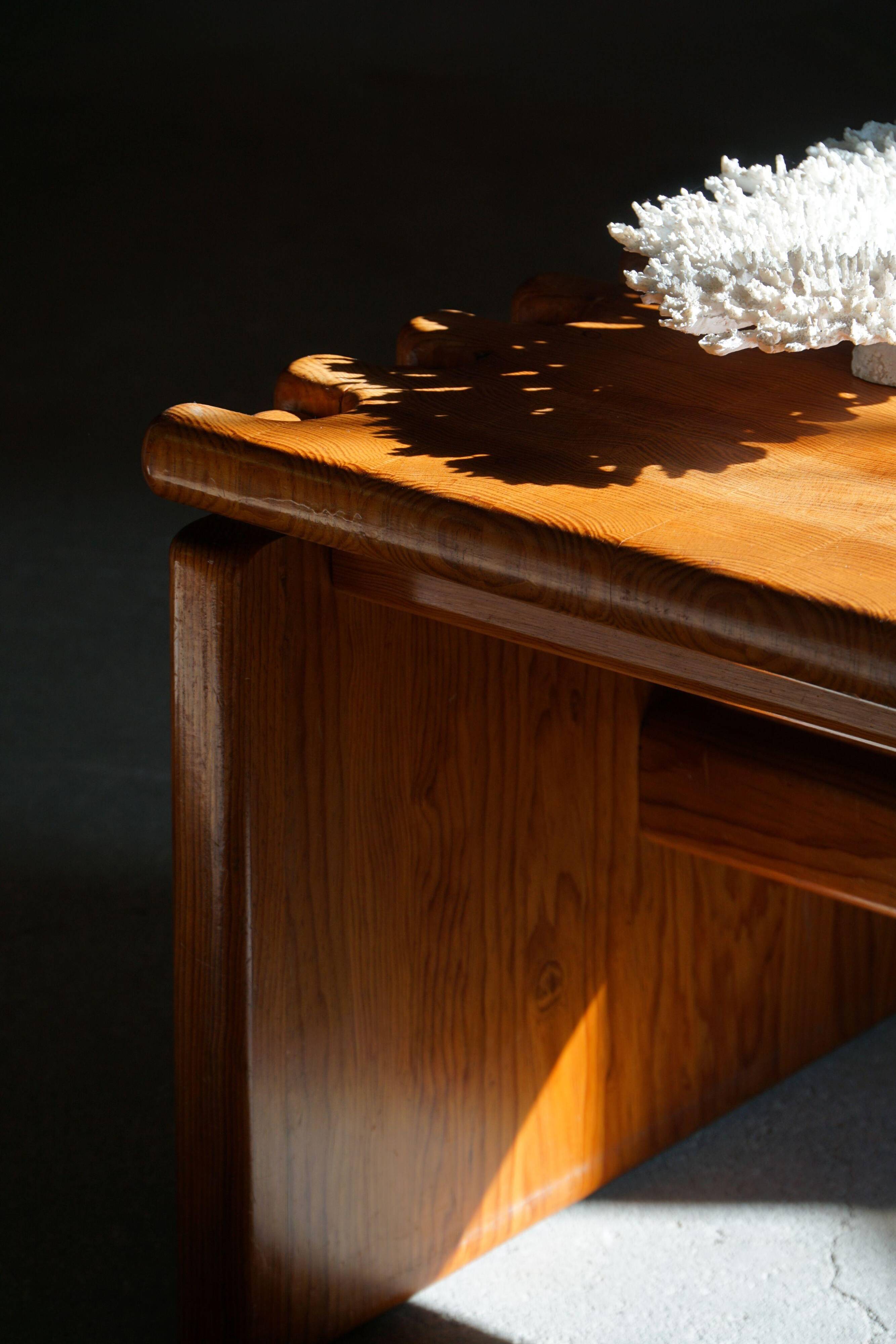 Large rectangular coffee table in solid pine from the mid-century, Danish modern, 1960s.