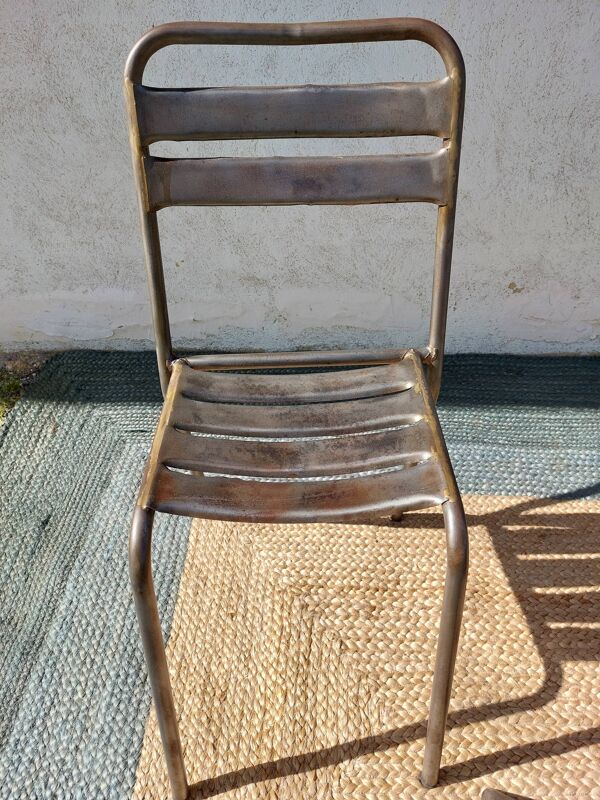 3 chaises en métal, style Tolix